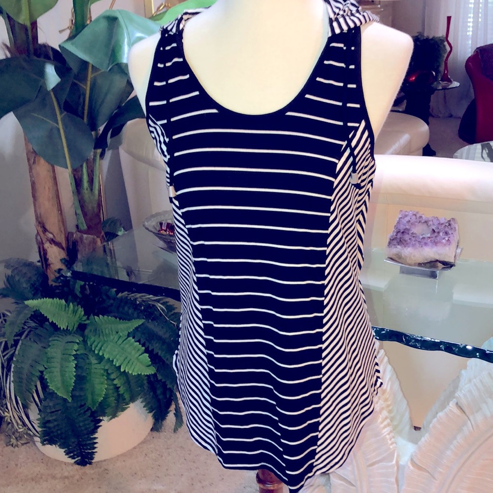SZ S NWT. HOODED RAZOR BACK TOP Black-White Stripe Great Anytime Top